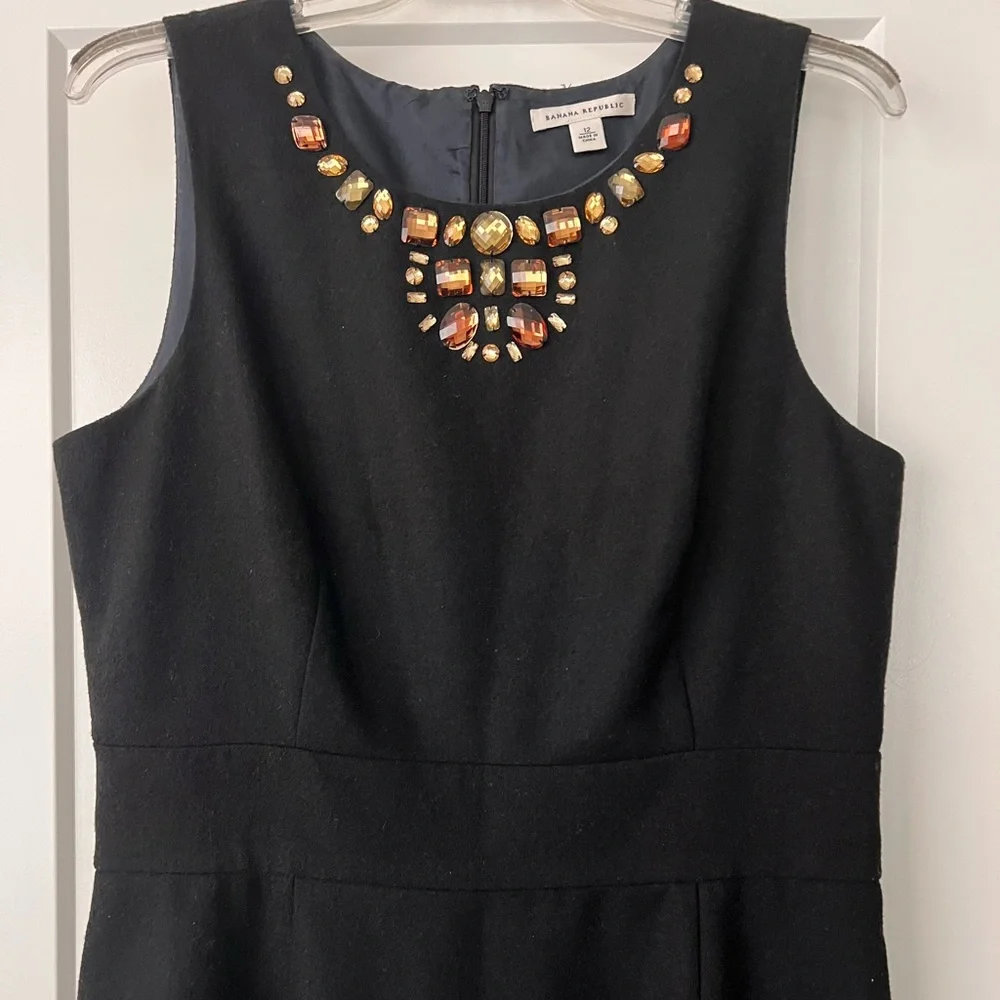Banana Republic Black dress with gorgeous jewel detail on neckline in Size 12 - Picture 1 of 5